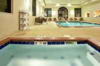Swimming Pool Holiday Inn Express & Suites CLAYPOOL HILL (RICHLANDS AREA), an IHG Hotel