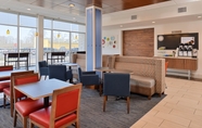 Restoran 5 Holiday Inn Express & Suites SOUTHGATE - DETROIT AREA, an IHG Hotel