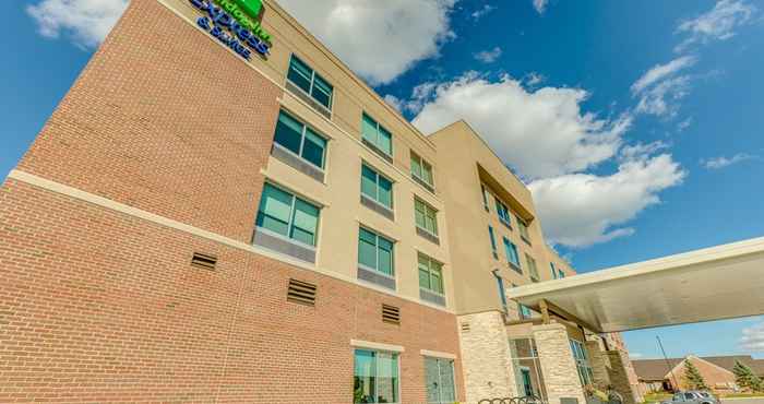 Exterior Holiday Inn Express & Suites OKEMOS - UNIVERSITY AREA, an IHG Hotel