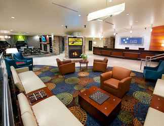 Lobi 2 Holiday Inn Express & Suites PITTSBURGH WEST - GREEN TREE, an IHG Hotel