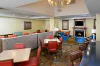 Bar, Cafe and Lounge Holiday Inn Express & Suites GREENSBORO - AIRPORT AREA, an IHG Hotel