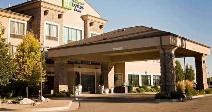 ภายนอกอาคาร Holiday Inn Express & Suites LOGAN, an IHG Hotel