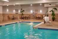 Swimming Pool Staybridge Suites OMAHA 80TH AND DODGE, an IHG Hotel