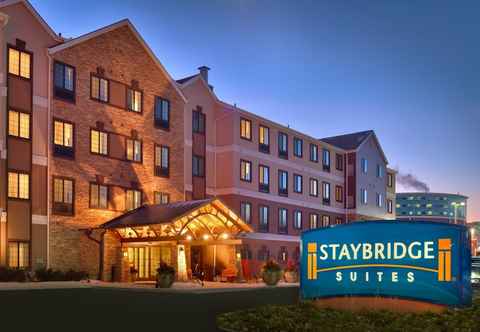 Exterior Staybridge Suites OMAHA 80TH AND DODGE, an IHG Hotel