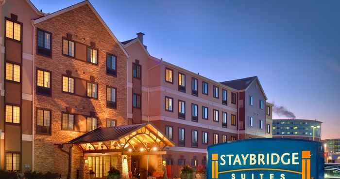 Bangunan Staybridge Suites OMAHA 80TH AND DODGE, an IHG Hotel