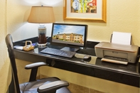 Functional Hall Holiday Inn Express PENDLETON, an IHG Hotel