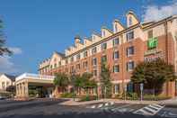 Exterior Holiday Inn Express STATE COLLEGE @WILLIAMSBURG SQ, an IHG Hotel