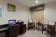 Lobi Holiday Inn Express LORDSTOWN-NEWTON FALLS/WARREN, an IHG Hotel