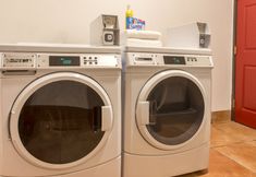 Accommodation Services 3 Holiday Inn Express & Suites MANTECA CITY CENTER by IHG, an IHG Hotel