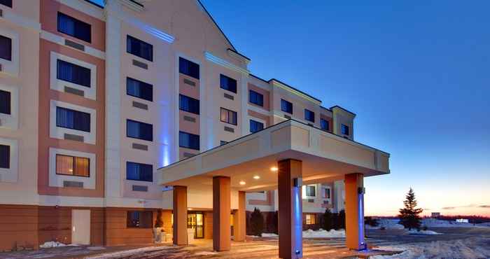 Exterior Holiday Inn Express SAULT STE. MARIE, an IHG Hotel