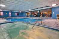 Swimming Pool Holiday Inn Express SAULT STE. MARIE, an IHG Hotel