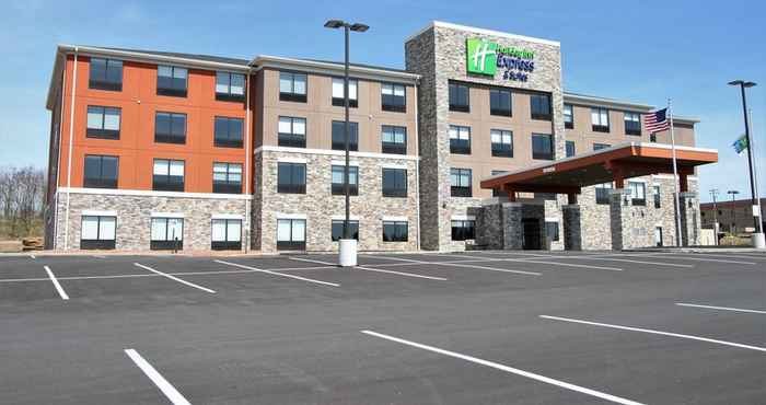 Exterior Holiday Inn Express & Suites CLARION, an IHG Hotel