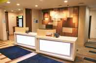 Lobby Holiday Inn Express & Suites CLARION, an IHG Hotel