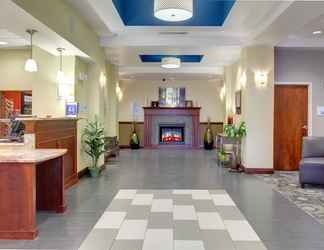 Lobby 2 Holiday Inn Express & Suites CHARLESTON NW - CROSS LANES, an IHG Hotel