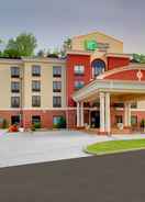 EXTERIOR_BUILDING Holiday Inn Express & Suites CHARLESTON NW - CROSS LANES, an IHG Hotel