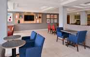 Restaurant 3 Holiday Inn Express & Suites PARKERSBURG - MINERAL WELLS, an IHG Hotel