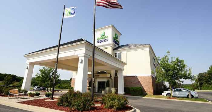 ภายนอกอาคาร Holiday Inn Express & Suites DELAFIELD, an IHG Hotel