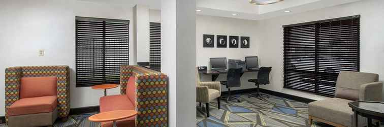 Lobi Holiday Inn Express WASHINGTON DC - BW PARKWAY, an IHG Hotel