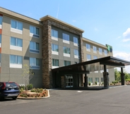 Exterior 7 Holiday Inn Express & Suites HENDERSONVILLE SE - FLAT ROCK, an IHG Hotel