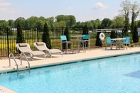 Swimming Pool Holiday Inn Express & Suites HENDERSONVILLE SE - FLAT ROCK, an IHG Hotel