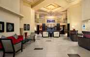 Lobi 4 Holiday Inn Express & Suites NAPLES DOWNTOWN - 5TH AVENUE, an IHG Hotel