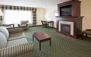 Common Space 4 Holiday Inn CONFERENCE CTR MARSHFIELD, an IHG Hotel