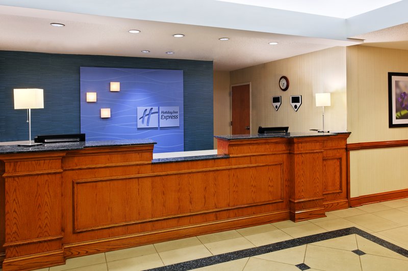 Lobi 2 Holiday Inn Express & Suites RICHMOND-BRANDERMILL-HULL ST., an IHG Hotel