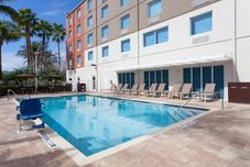 สระว่ายน้ำ Holiday Inn Express & Suites FT. LAUDERDALE AIRPORT/CRUISE by IHG, an IHG Hotel