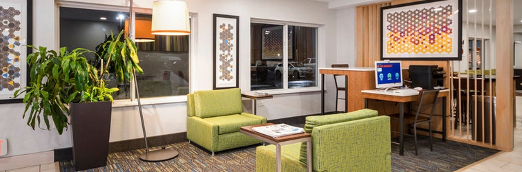 Lobby Holiday Inn Express CHICAGO NW-VERNON HILLS, an IHG Hotel