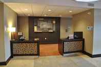 Lobby Holiday Inn Express SALEM, an IHG Hotel