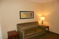 Common Space Holiday Inn Express & Suites LANCASTER, an IHG Hotel