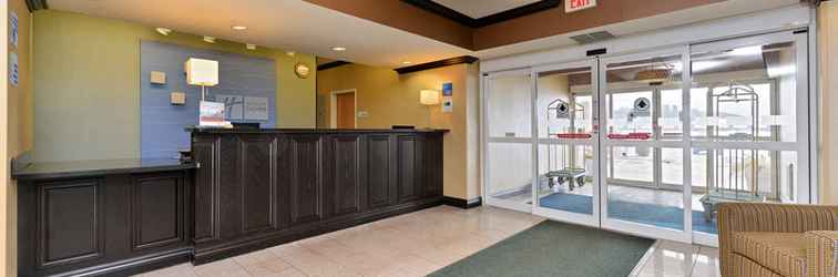 Lobby Holiday Inn Express & Suites CHARLOTTE, an IHG Hotel