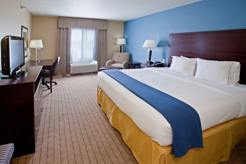 Bedroom Holiday Inn Express & Suites SHELBYVILLE INDIANAPOLIS, an IHG Hotel