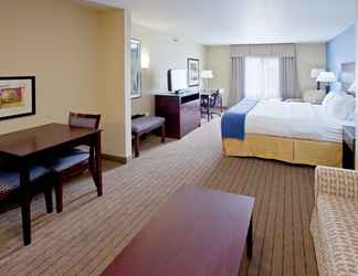 Bedroom 2 Holiday Inn Express & Suites SHELBYVILLE INDIANAPOLIS, an IHG Hotel