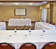 Functional Hall 5 Holiday Inn Express & Suites WOODHAVEN, an IHG Hotel