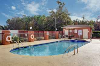 Swimming Pool 4 Holiday Inn Express SAVANNAH S I95 - RICHMOND HILL, an IHG Hotel