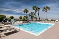 Swimming Pool Holiday Inn LOS ANGELES GATEWAY - TORRANCE, an IHG Hotel