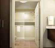 In-room Bathroom 7 Staybridge Suites ST LOUIS - WESTPORT, an IHG Hotel