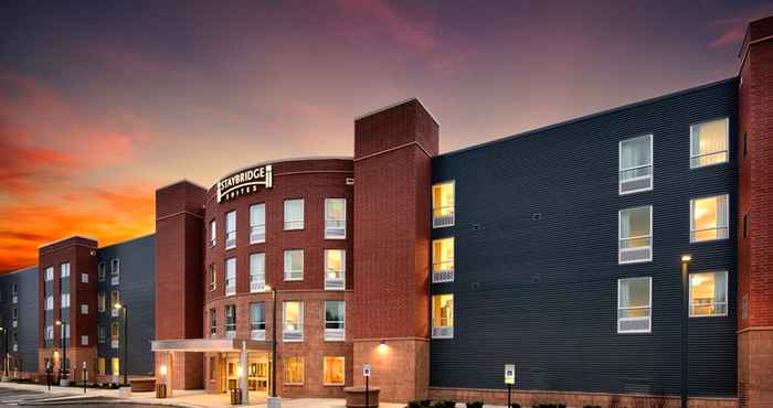 Exterior Staybridge Suites MARQUETTE, an IHG Hotel