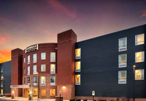 Exterior Staybridge Suites MARQUETTE, an IHG Hotel