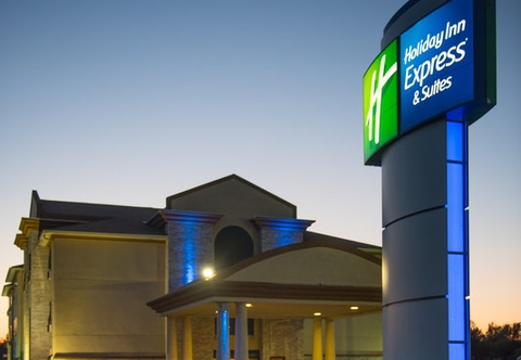 Exterior Holiday Inn Express & Suites WAUSEON, an IHG Hotel