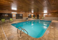 Hồ bơi 7 Holiday Inn Express & Suites WAUSEON by IHG, an IHG Hotel