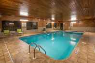 Swimming Pool Holiday Inn Express & Suites WAUSEON, an IHG Hotel