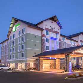 Hotel Exterior 1 Holiday Inn Express & Suites SEATTLE SOUTH - TUKWILA by IHG, an IHG Hotel, Hotel Taman SeaTac Utara