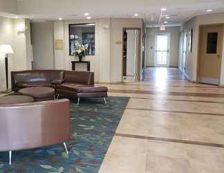 Lobi 2 Candlewood Suites WOODWARD