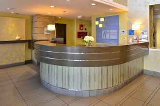 Lobi 4 Holiday Inn Express & Suites BERKELEY, an IHG Hotel