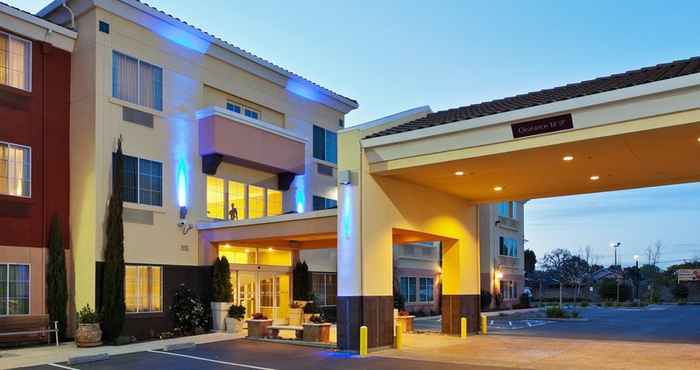 ภายนอกอาคาร Holiday Inn Express & Suites BERKELEY, an IHG Hotel