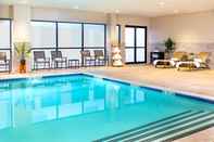 Swimming Pool Crowne Plaza BOSTON - WOBURN, an IHG Hotel