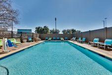 수영장 Holiday Inn Express & Suites IRVING CONV CTR - LAS COLINAS by IHG, an IHG Hotel