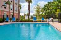 สระว่ายน้ำ Holiday Inn Express & Suites ORLANDO-OCOEE EAST, an IHG Hotel